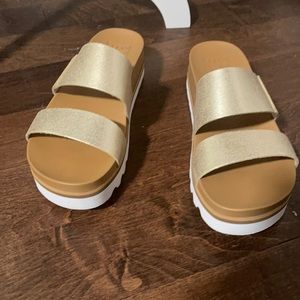 Reef Cushion Hi Vista Platform Gold Slide Sandals